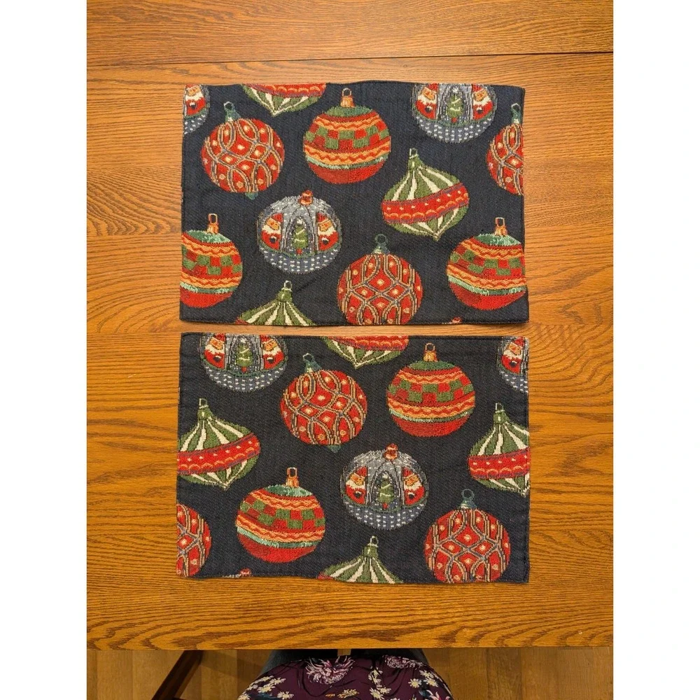 2 Reversible Christmas Placemats Tapestry Santa & Ornaments 17.5